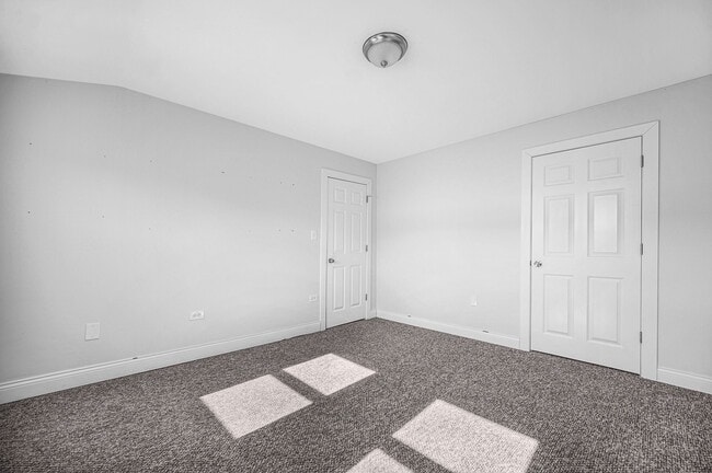 Building Photo - 3121 N Southport Ave