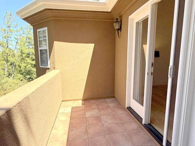 Building Photo - Westside Alamo Custom Estate With Beautifu...