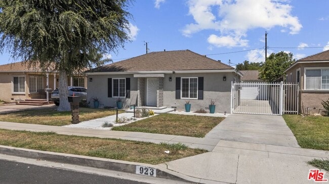 Primary Photo - 923 W Orange Grove Ave