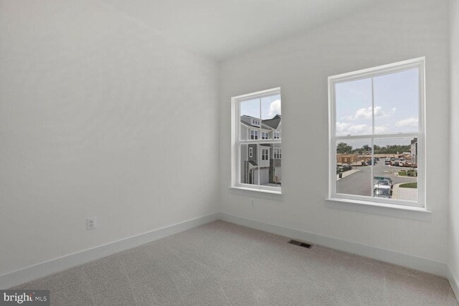 Building Photo - 5041 Bigleaf Rd