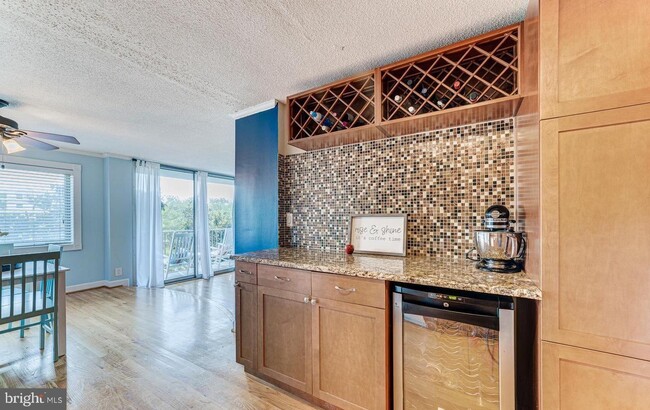Building Photo - 2059 Huntington Ave