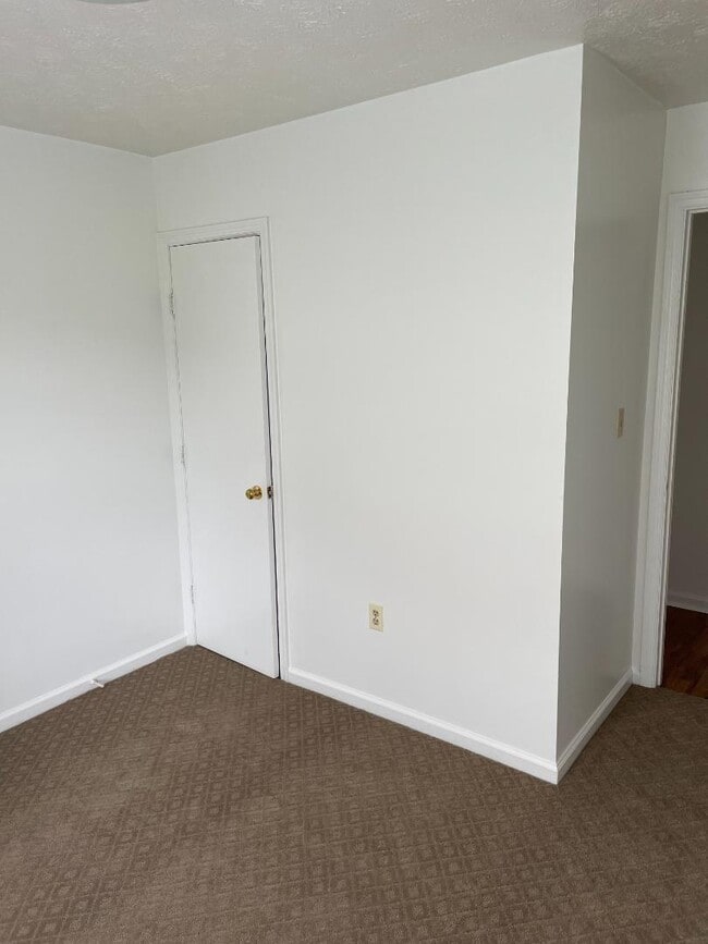 Building Photo - 98 Andrea Dr