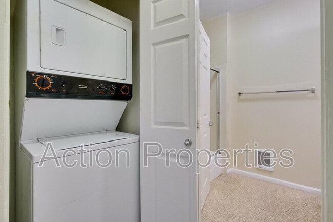 Building Photo - 2160 Santa Cruz Ave