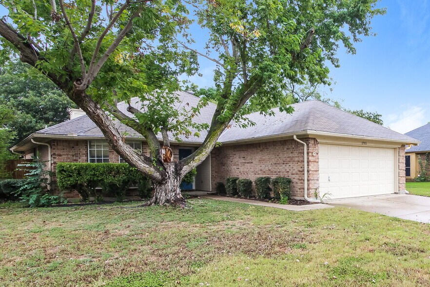 Building Photo - 1701 Gainsborough Way
