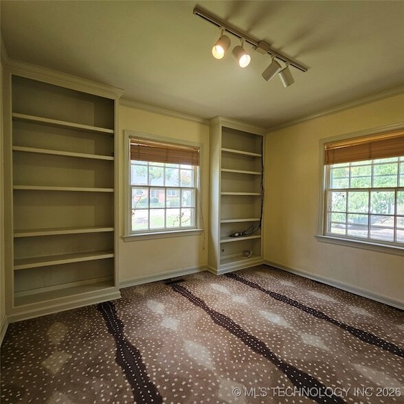 Building Photo - 2442 E 19th St