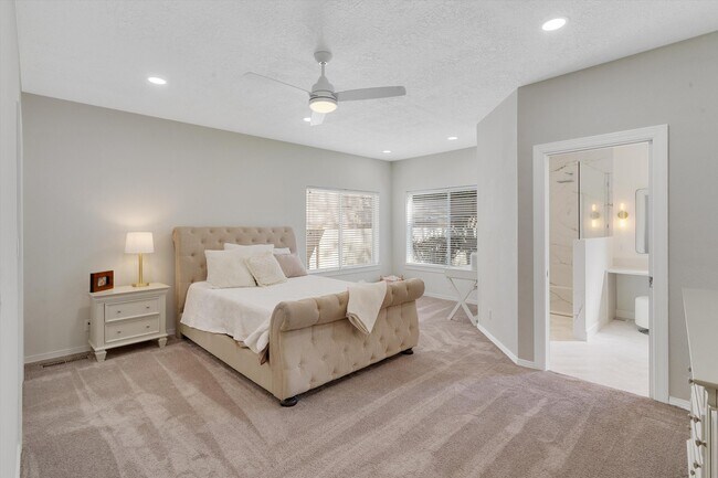 Building Photo - 11421 Desert Classic Ln NE