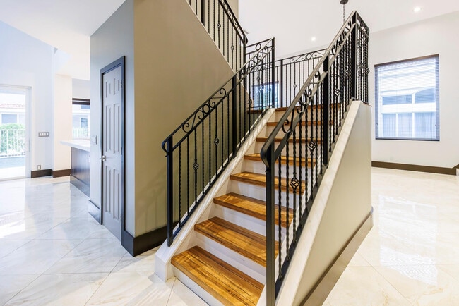 Building Photo - 4080 Lansing Ave