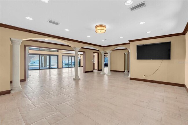 Building Photo - 5810 Bahama Shores Dr S