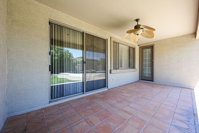 Building Photo - Welcome to this stunning 3-bedroom, 2-bath...