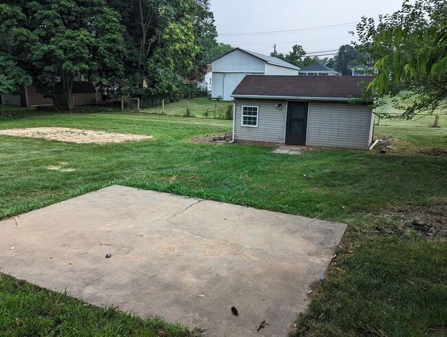 Building Photo - Spacious 3 Bedroom House Available Now!