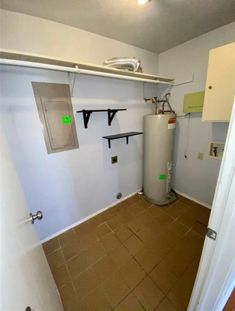 Building Photo - 2204 Foxcroft Ln