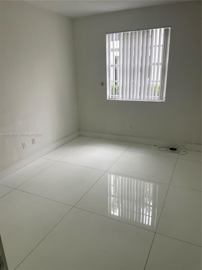 Building Photo - 3155 NE 184th St