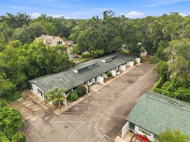 Building Photo - 747 SE 2nd Pl