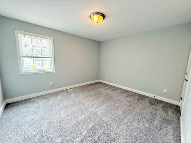 Building Photo - Incredible 4 bedroom house in Fox Creek!