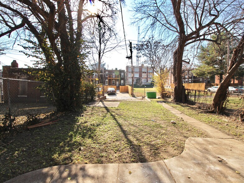 Building Photo - 3526 Vista Ave