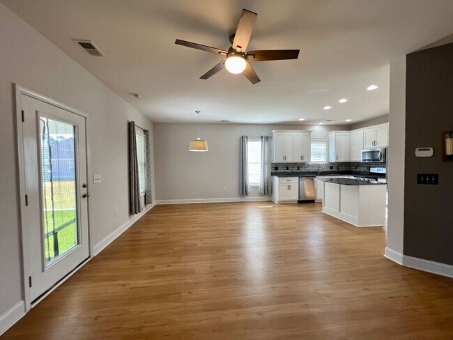 Building Photo - Conway - 3 Bedroom / 2 Bathroom House