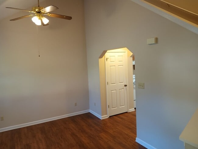 Building Photo - 104 Majestic Dr