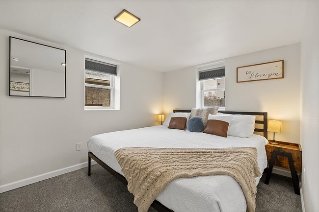 Primary Photo - 718 East Blvd