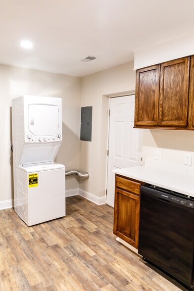 Building Photo - 1916 2nd Dr