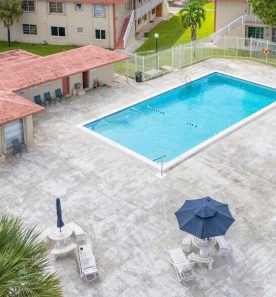 Building Photo - 12840 SW 43rd Dr