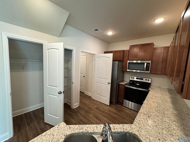 Building Photo - 103 Woodsbrook Pl SW