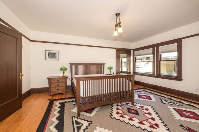 Building Photo - Spacious Home w/ Old World Charm, Steps to...