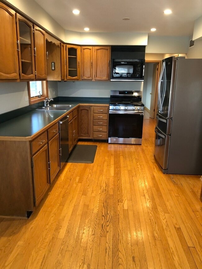 Building Photo - 2004 Milton Ave