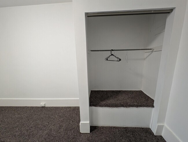 Building Photo - 207 Oriental Ave