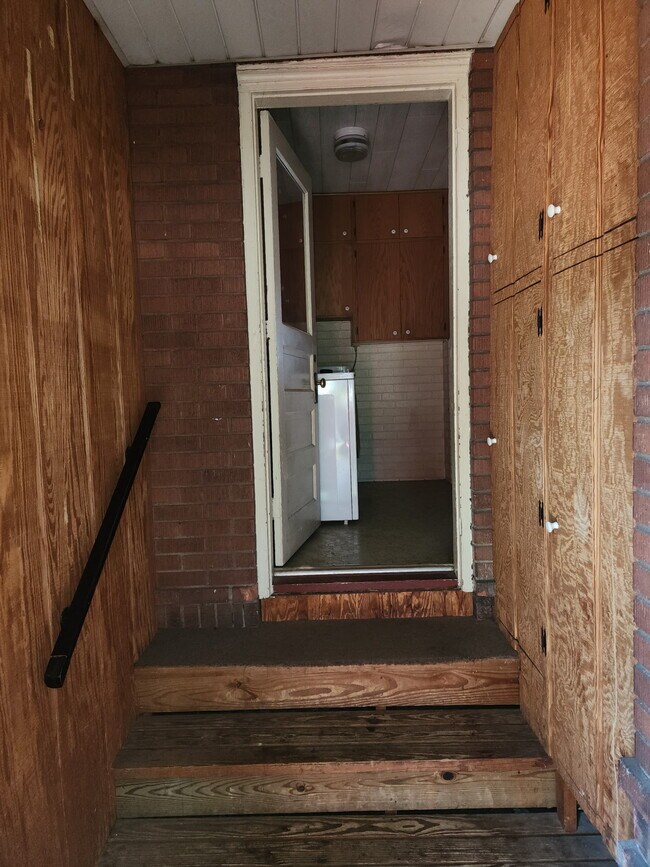 Building Photo - 205 S 15th St