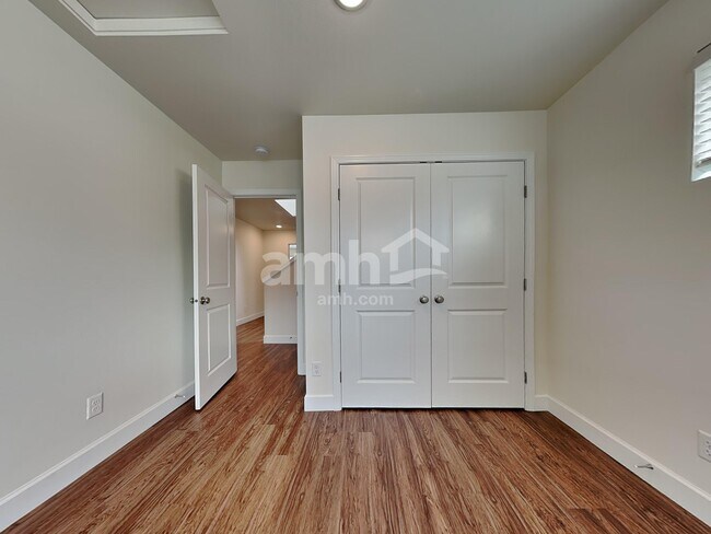 Building Photo - 33013 Lookout Ln
