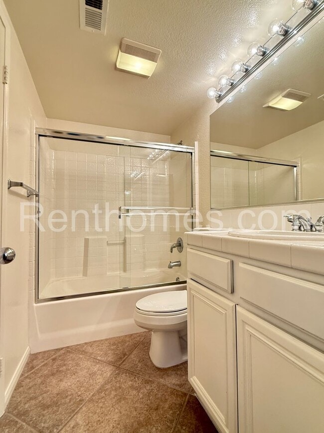 Building Photo - 6473 Terraza Portico