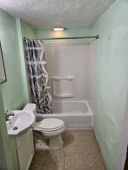 Building Photo - 621 Melwood Ave