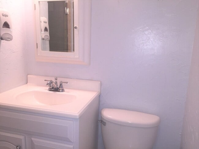 Building Photo - Spacious 3-Bedroom Home in Rio Vista - One Block from the River!