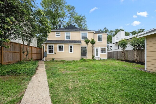 Building Photo - 1827 Bissonnet St