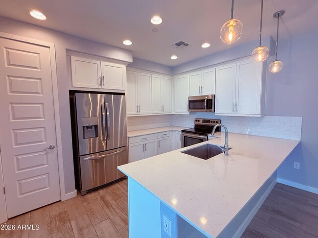 Building Photo - 4100 S Pinelake Way