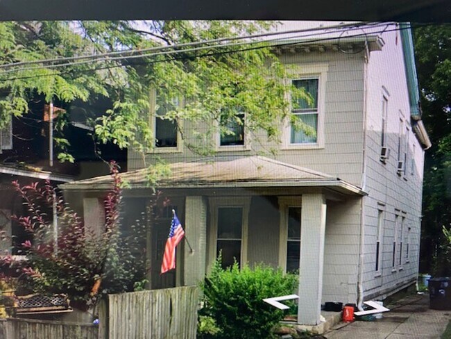 Building Photo - 1718 Dexter Ave