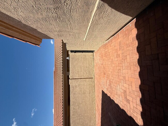 Building Photo - 45 E 9th Pl