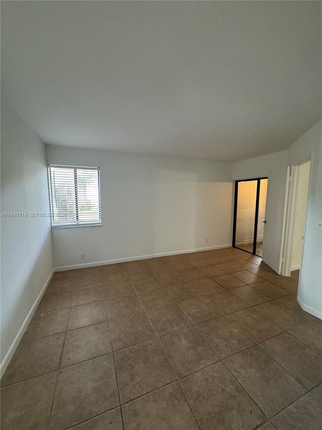 Building Photo - 5595 Courtyard Dr