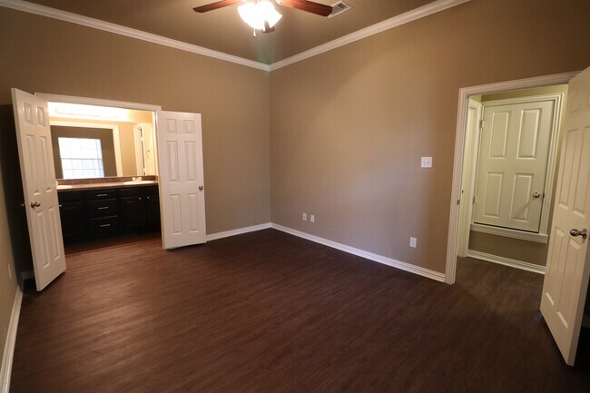 Building Photo - 3009 Breton St