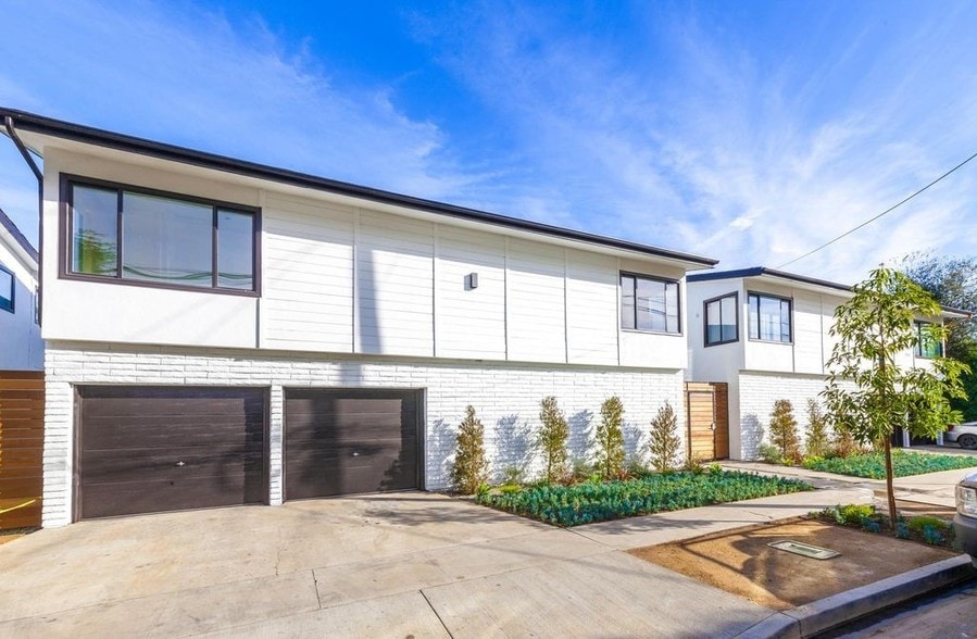 Building Photo - 910-930 Freeman Ave