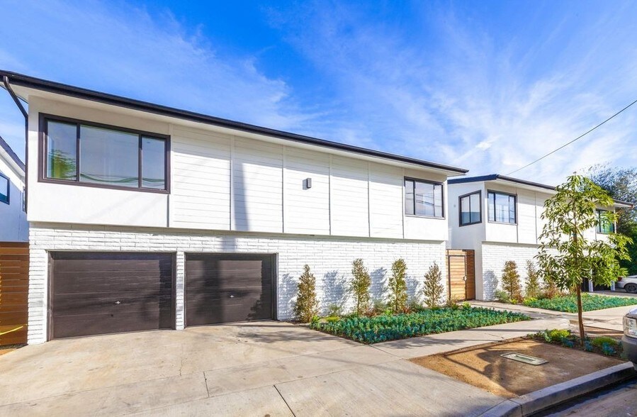 Building Photo - 910