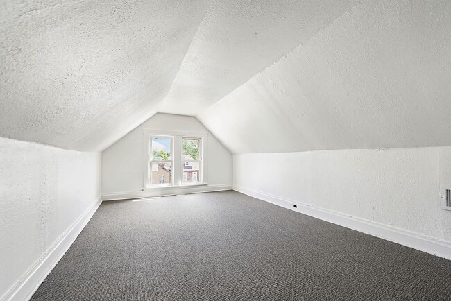 Building Photo - Remodeled 2 bedroom with backyard
