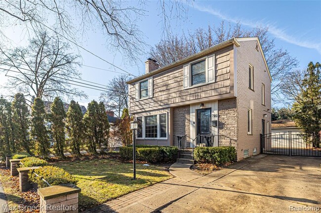 Building Photo - 758 Chester St