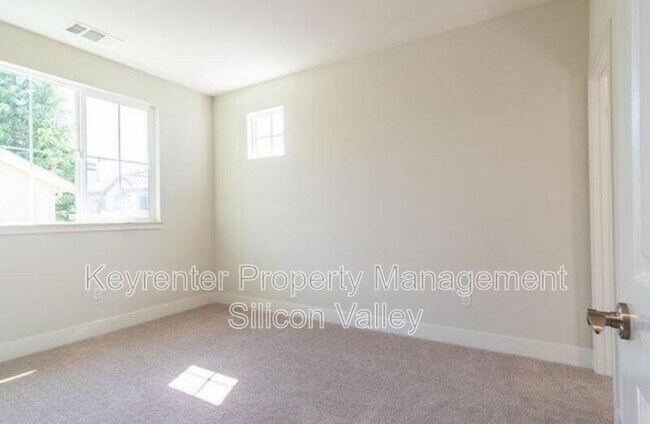 Building Photo - 1020 Skybo Ct