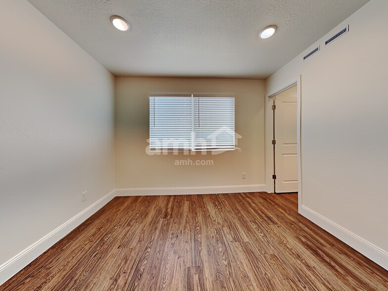 Building Photo - 3321 S 2580 W