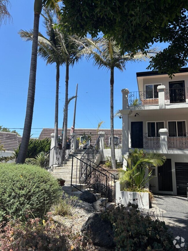 Building Photo - 1 Bed Apartment in Prime Playa Del Rey - ...