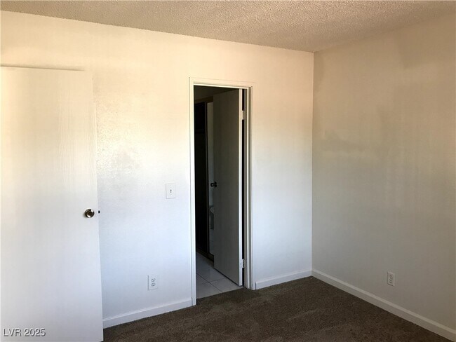 Building Photo - 4955 Jeffreys St