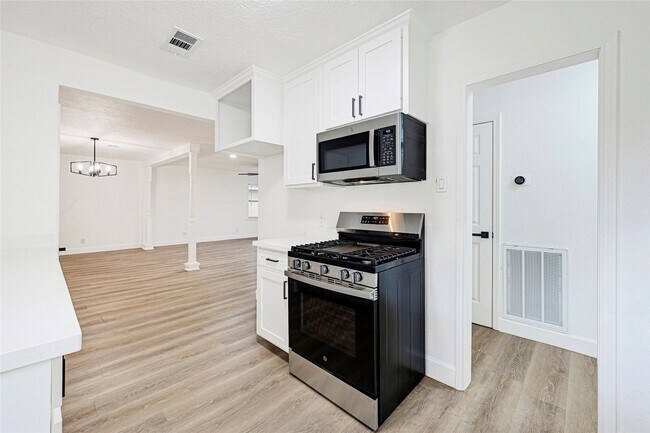 Building Photo - 2703 Ammons St