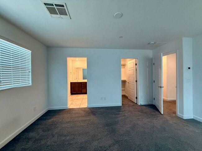 Building Photo - 3 BED 2.5 BATH 2 CAR GARAGE TOWNHOUSE w/ LOFT in CADENCE FOR RENT!