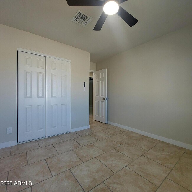 Building Photo - 3852 W Earll Dr